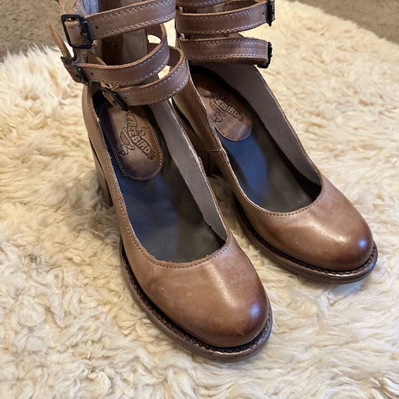 Freebird Randi - Picture 3 of 10